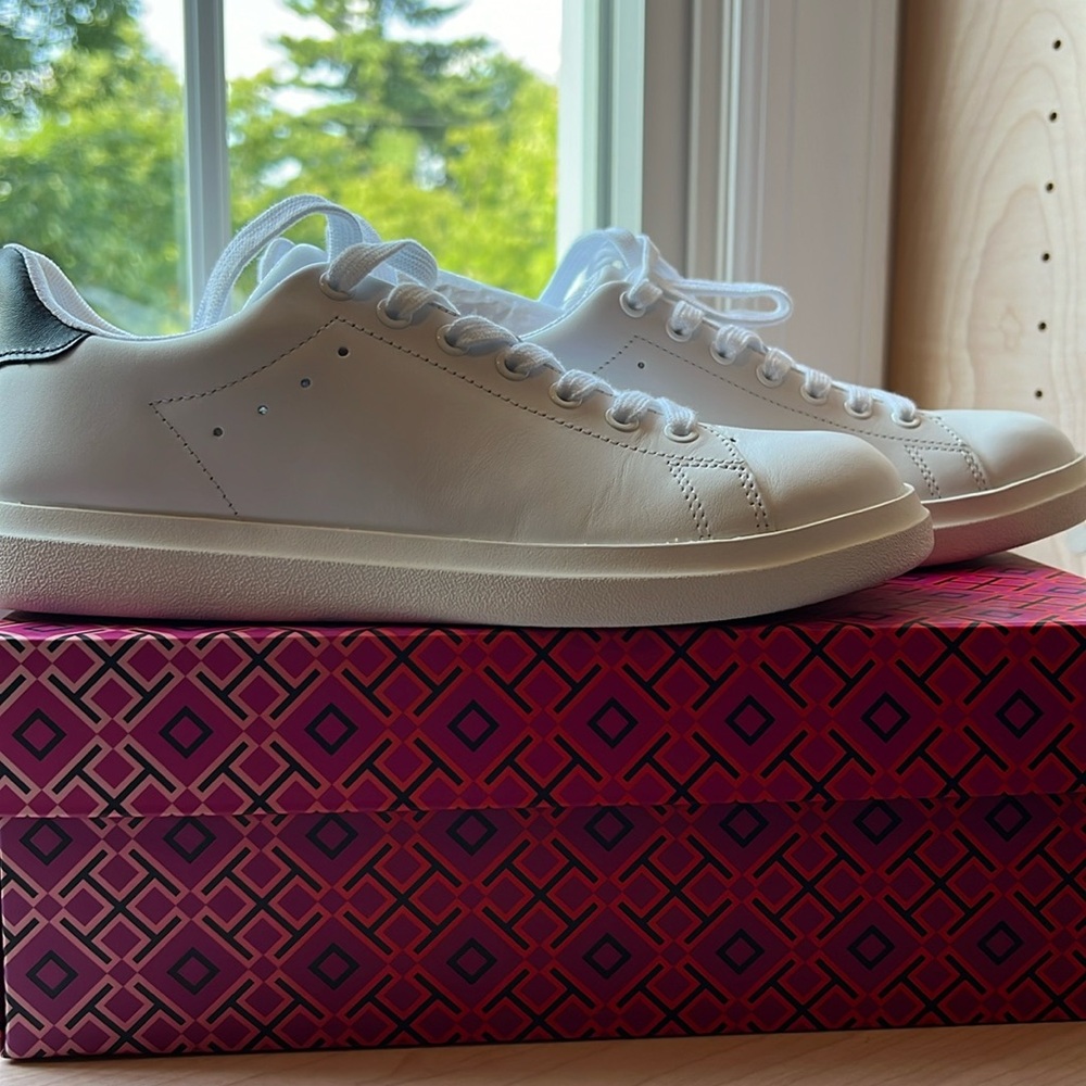 Tory Burch Howell Court White/ Navy Sneaker New 7.5